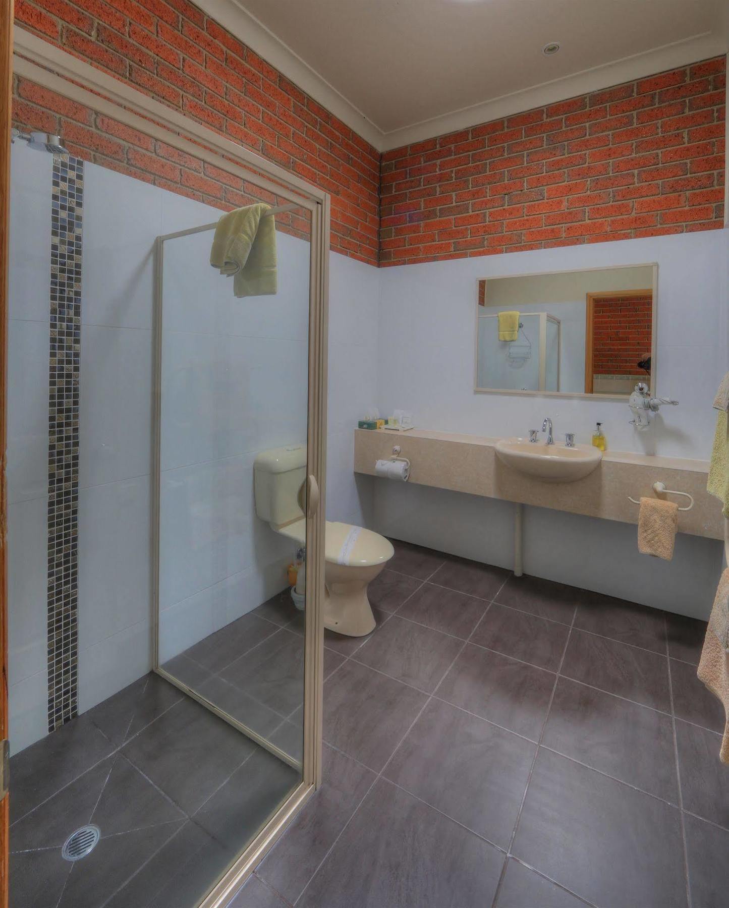 Bairnsdale Tanjil Motor Inn Bagian luar foto