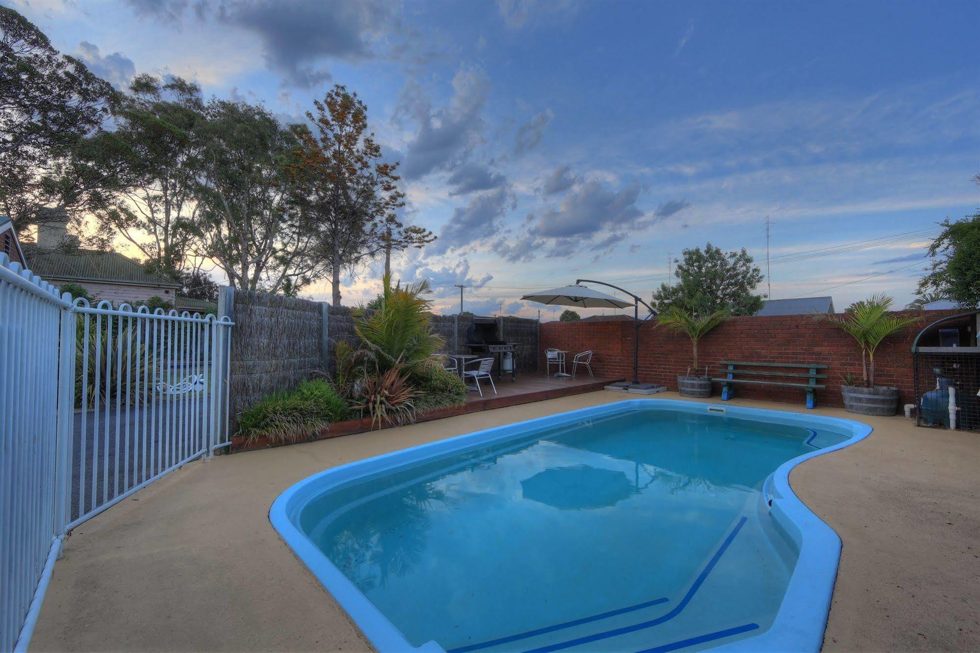 Bairnsdale Tanjil Motor Inn Bagian luar foto