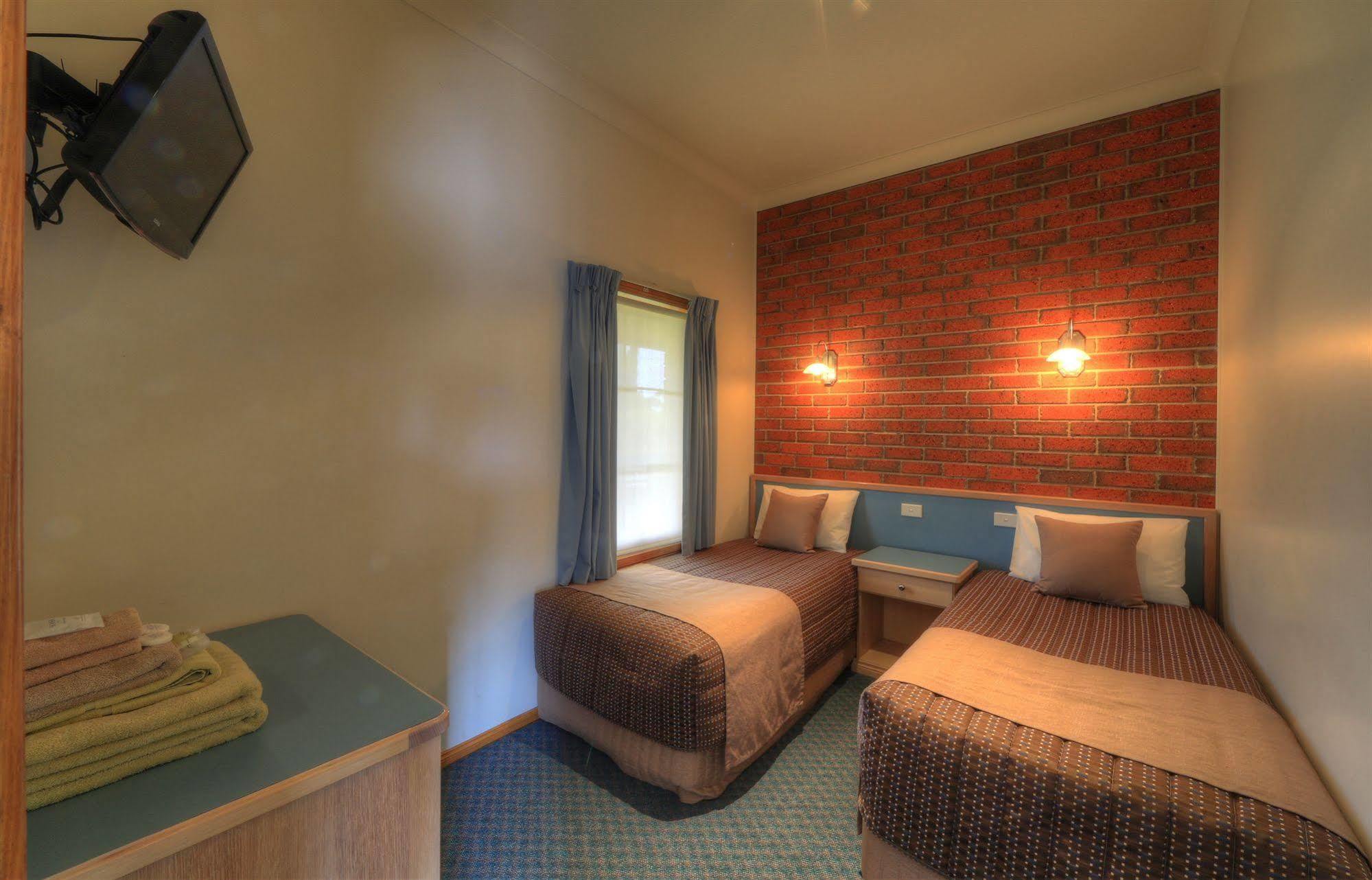Bairnsdale Tanjil Motor Inn Bagian luar foto
