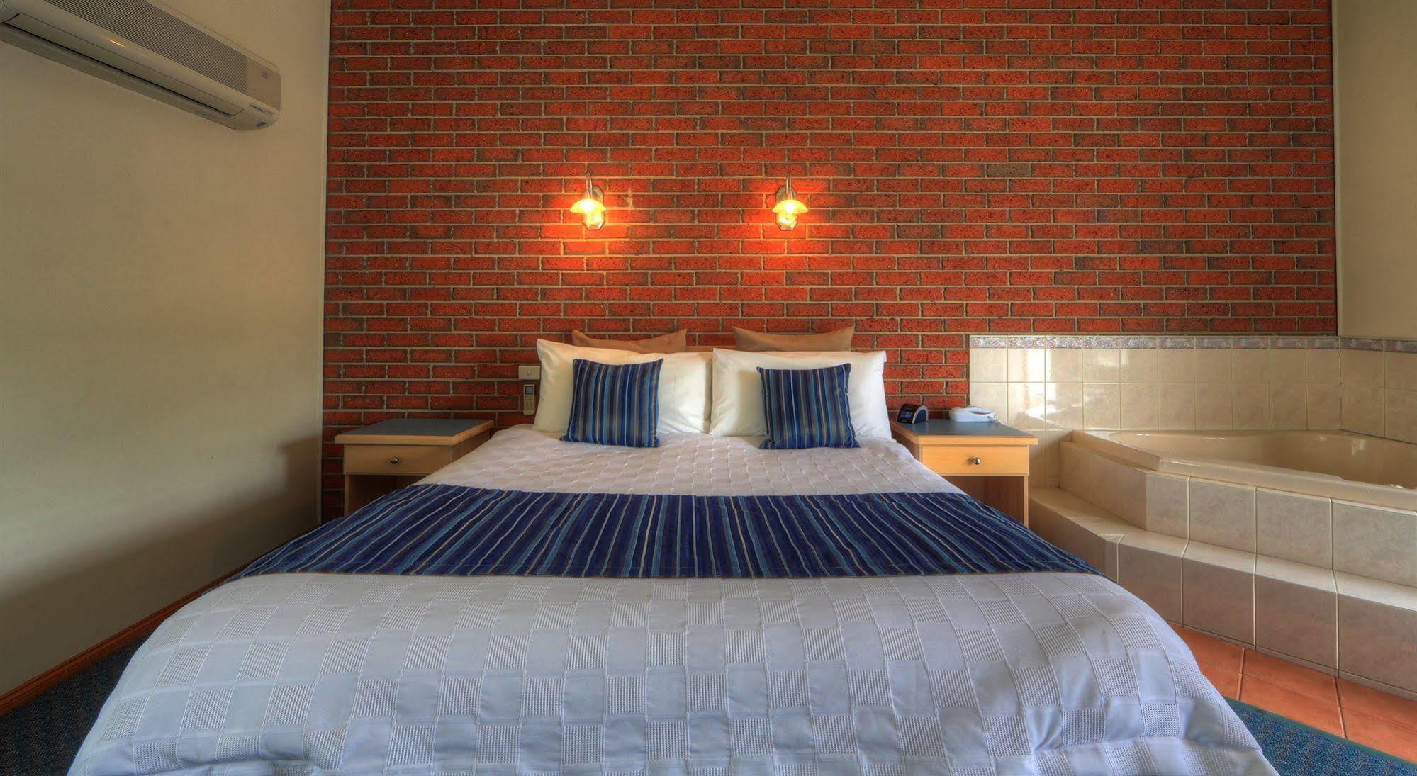 Bairnsdale Tanjil Motor Inn Bagian luar foto